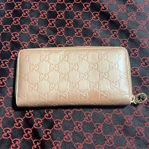 Preloved Gucci long wallet with GG zipper pull